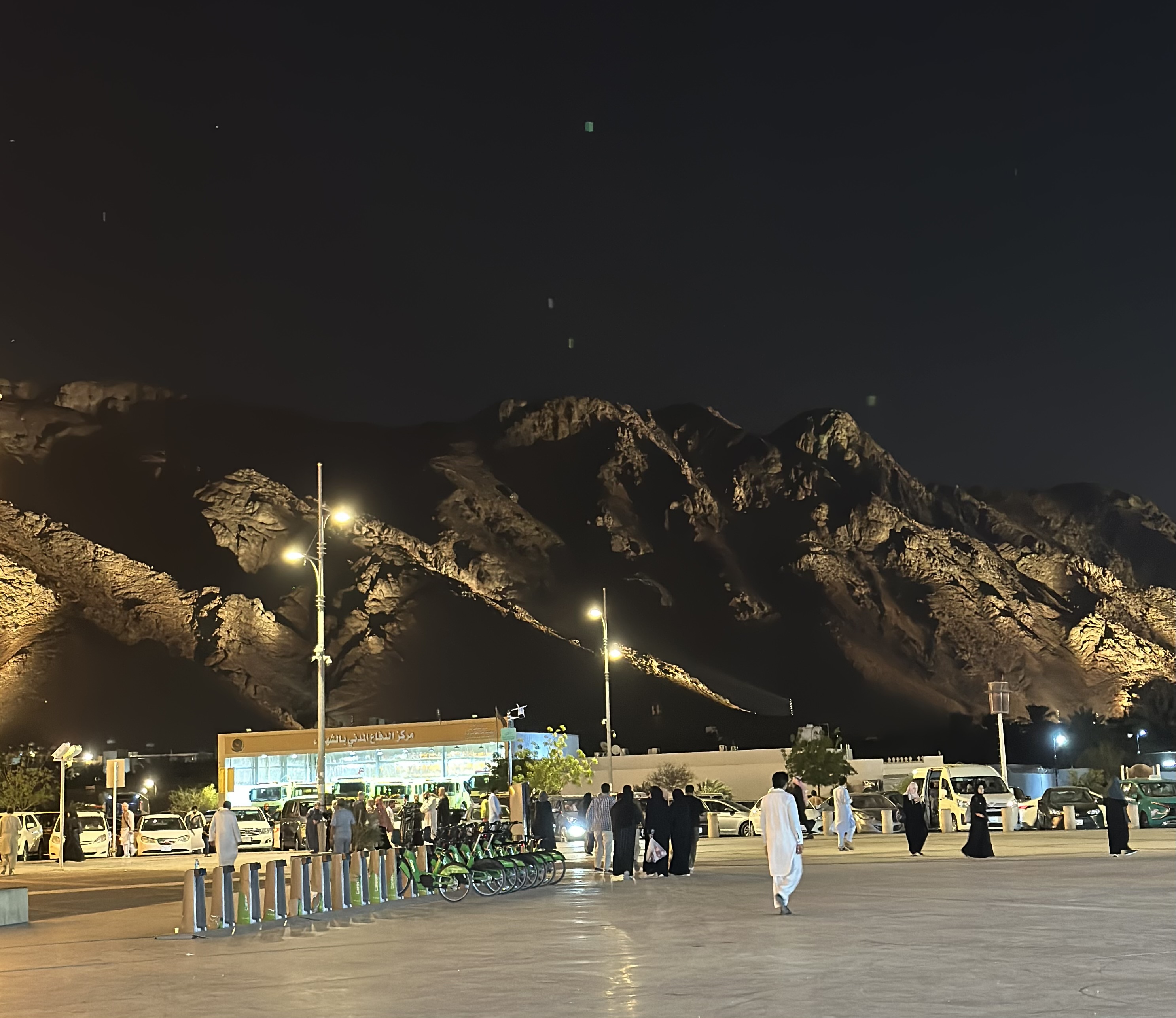 The Famous Uhud Mountains that have a history that goes back thousand year